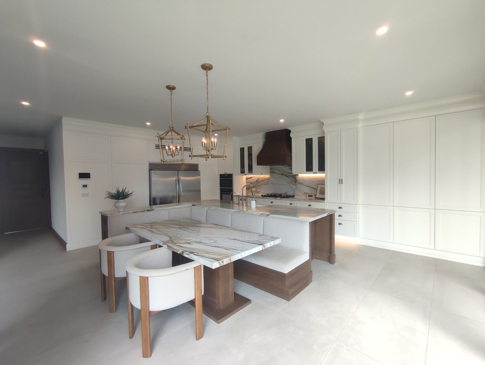 Cocina residencial publicada en Revista MIDIA
